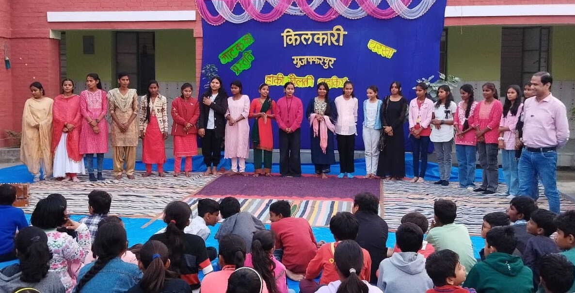 सात प्रखंडों की 20 लड़कियाें ने खेला नाटक