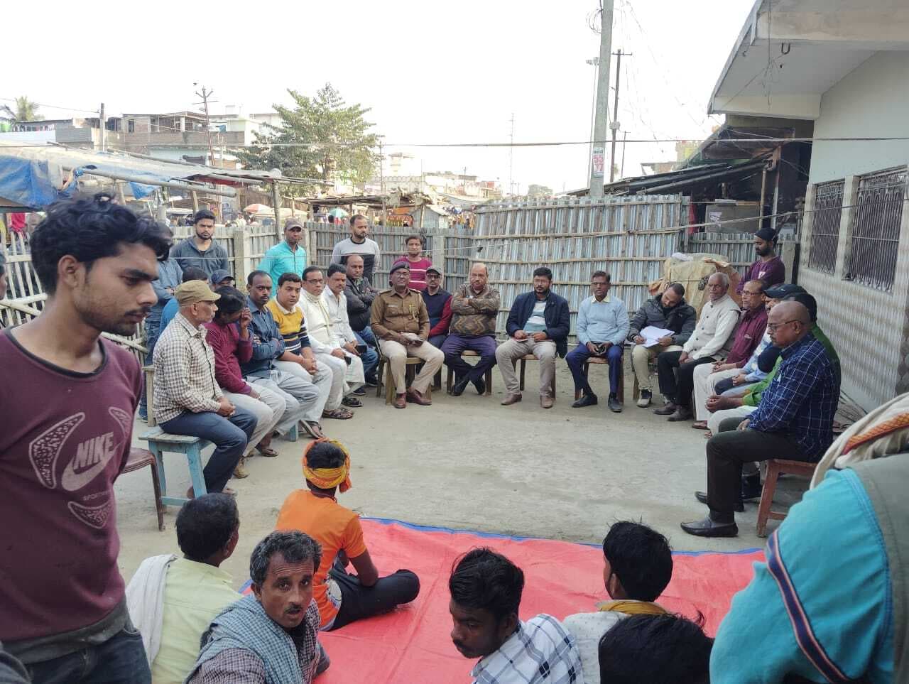 अधिकारियों ने व्यवसायियों के साथ की बैठक