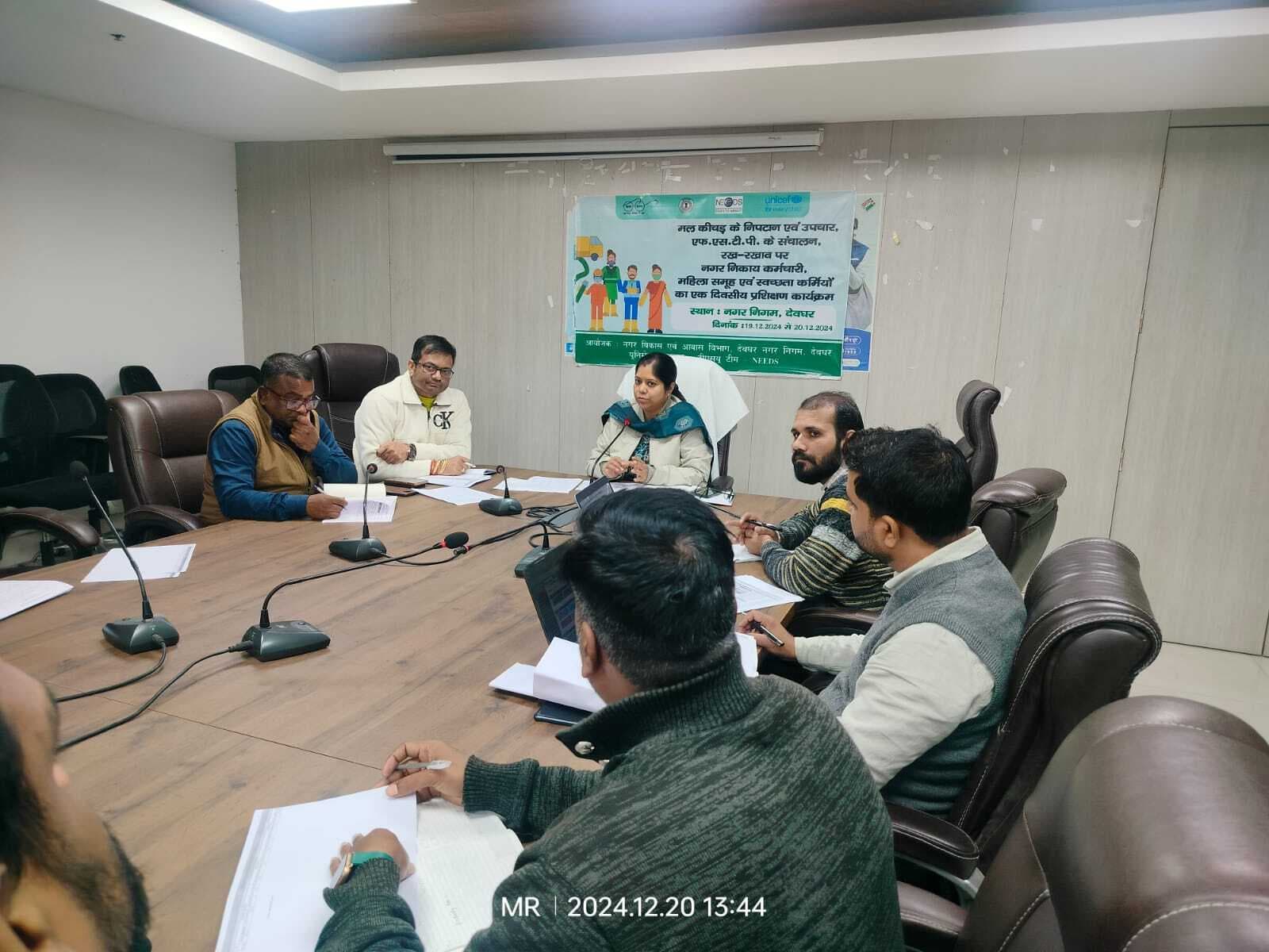 Deoghar news : उप नगर आयुक्त ने कर्मियों नये भवन मालिकों से सेफ भरवाने का दिया टास्क