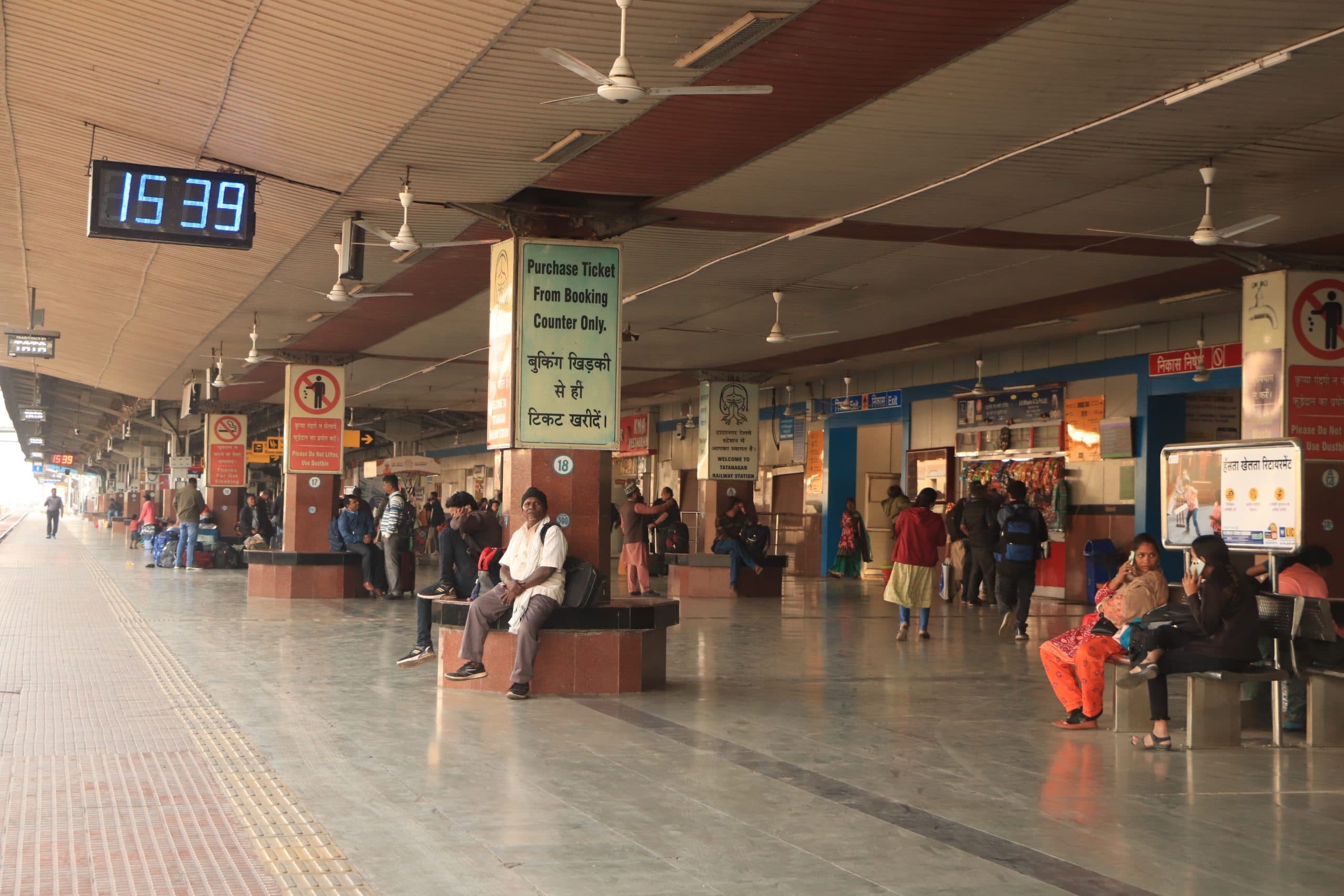 Jamshedpur news. टाटानगर रेलवे स्टेशन के सेकेंड इंट्री पर लगेगा ट्रॉली काउंटर