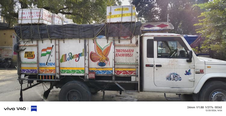 Gaya News : पुलिस ने प्रतिबंध मांगुर मछली से लदा पिकअप वैन किया जब्त