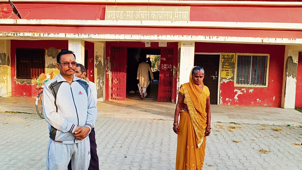 siwan news. पिस्टल का भय दिखा कर महिला से आभूषण व नकद की लूट