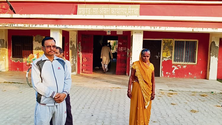 siwan news. पिस्टल का भय दिखा कर महिला से आभूषण व नकद की लूट