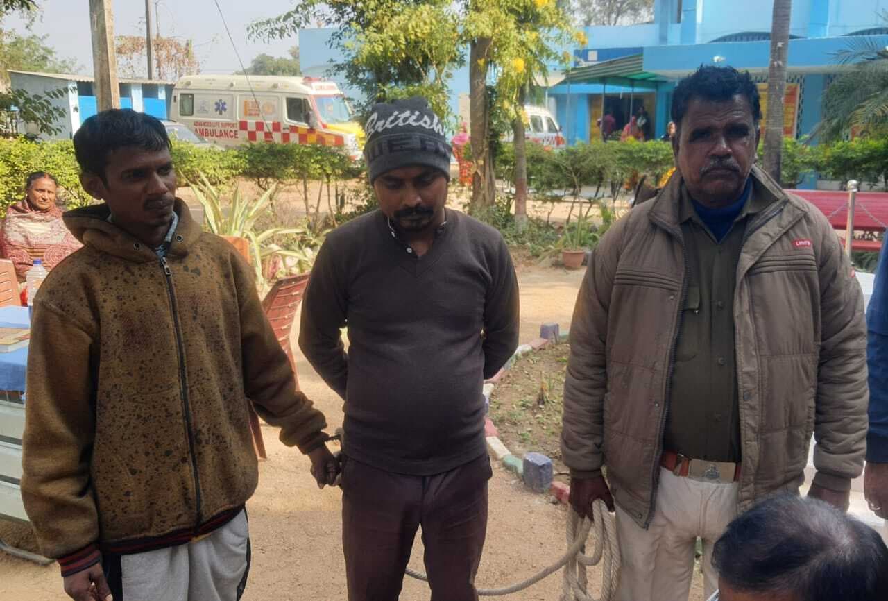 बेलौनी में छापेमारी के दौरान 55 लीटर देसी शराब समेत दो गिरफ्तार