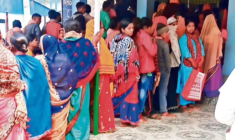 Chhapra News : सदर अस्पताल के ओपीडी में फर्स्ट शिफ्ट की तुलना में सेकेंड शिफ्ट में महज 20% ही मरीज
