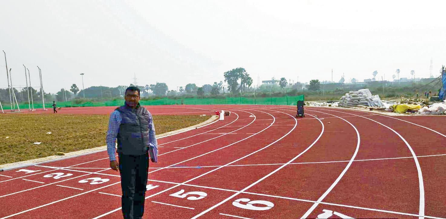 Chhapra News : अब पगडंडी नहीं, सिंथेटिक एथलेटिक ट्रैक से खिलाड़ी भरेंगे सफलता की उड़ान