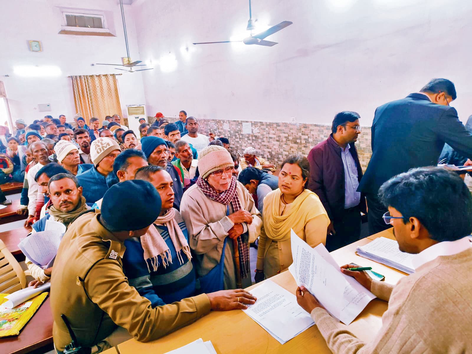 Gaya News : शिकायत मिलने के सात दिनों में जांच कर दोषी कर्मियों व पदाधिकारी पर करें कार्रवाई