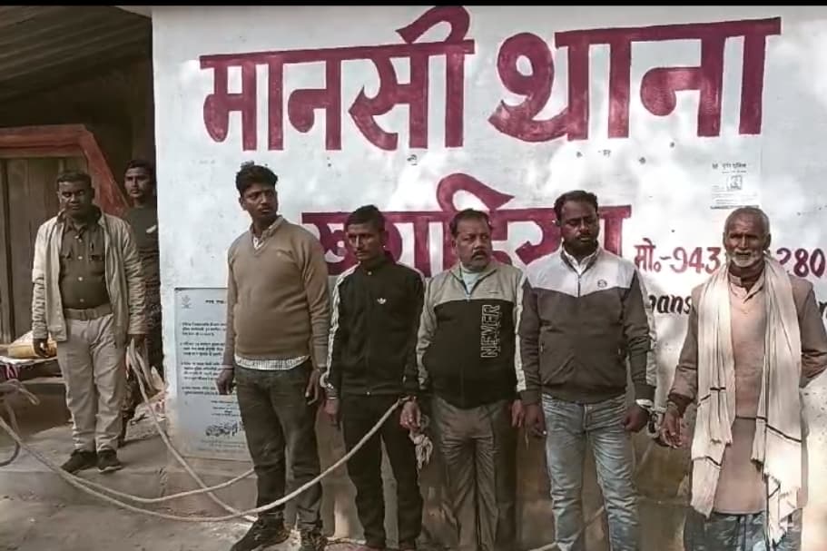 छापेमारी में पांच वारंटी गिरफ्तार