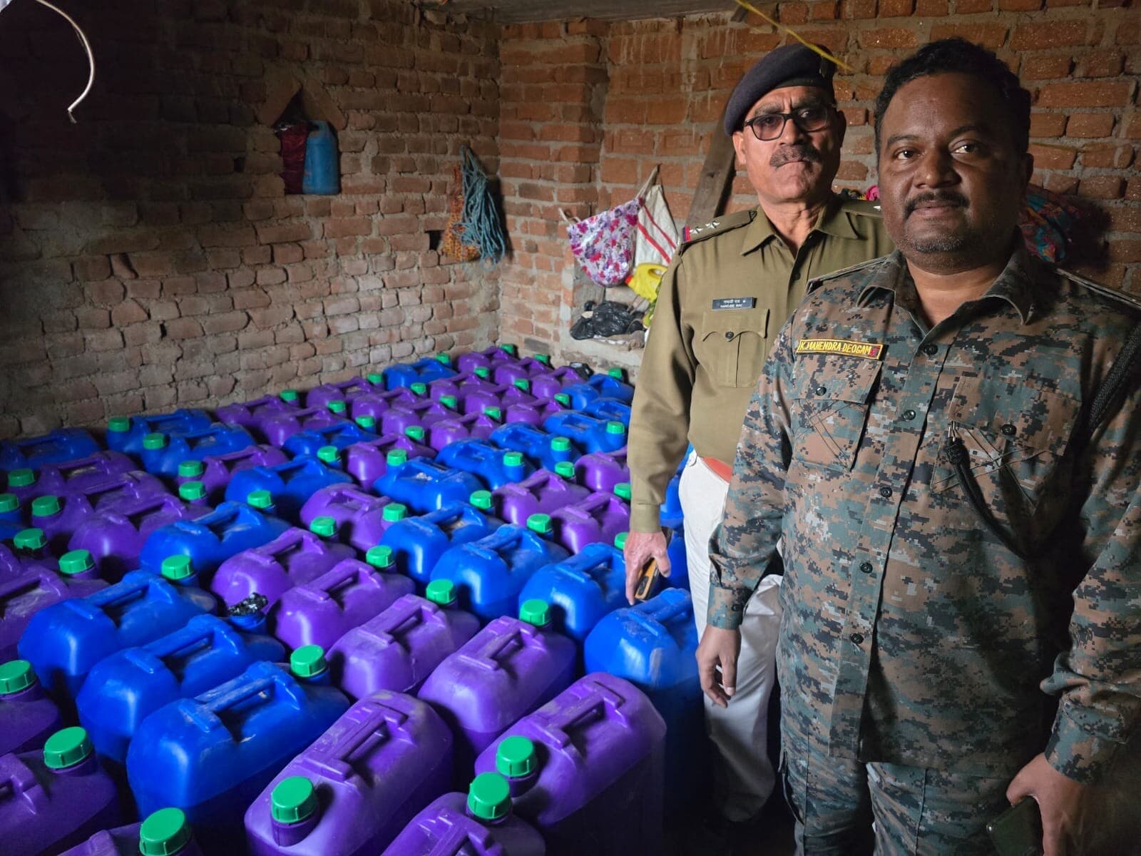 Giridih News: स्कूल की आड़ में शराब निर्माण व माइका का अवैध कारोबार का खुलासा