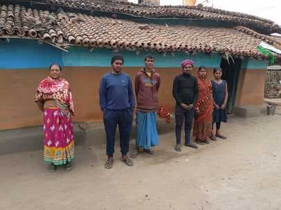 आवास एवं पानी के अभाव से चित्रकोठी के ग्रामीण परेशान