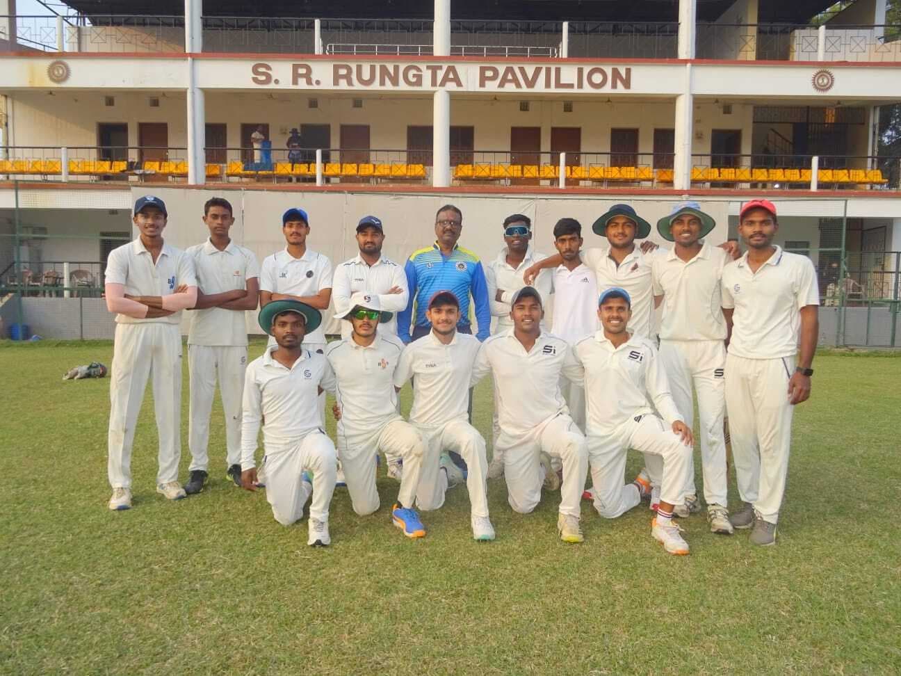 Chaibasa News : चक्रधरपुर अकादमी ने मेघाहातुबुरु को हराया