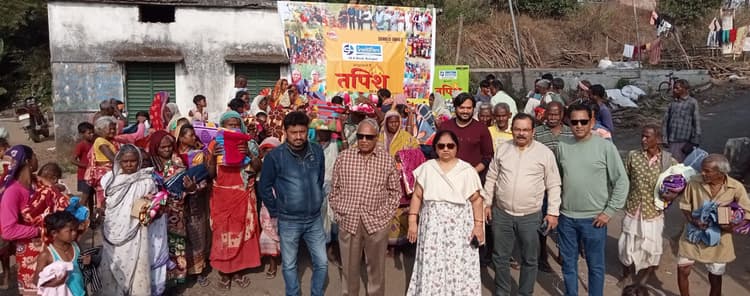 East Singhbhum News : रेडियो धूम व श्रीलेदर्स ने बांटे कंबल और गर्म कपड़े