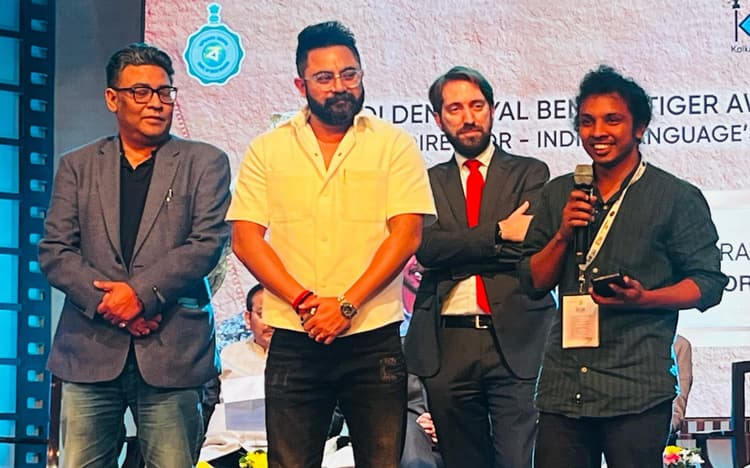 बज्जिका की पहली फीचर फिल्म आजूर को मिला बेस्ट डायरेक्शन का अवार्ड