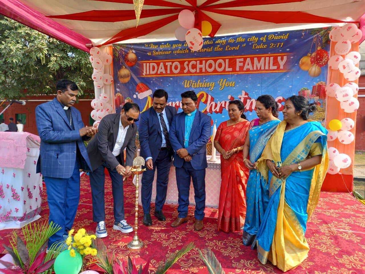 गीत-संगीत व केक काटकर धूमधाम से की गयी क्रिसमस गैदरिंग