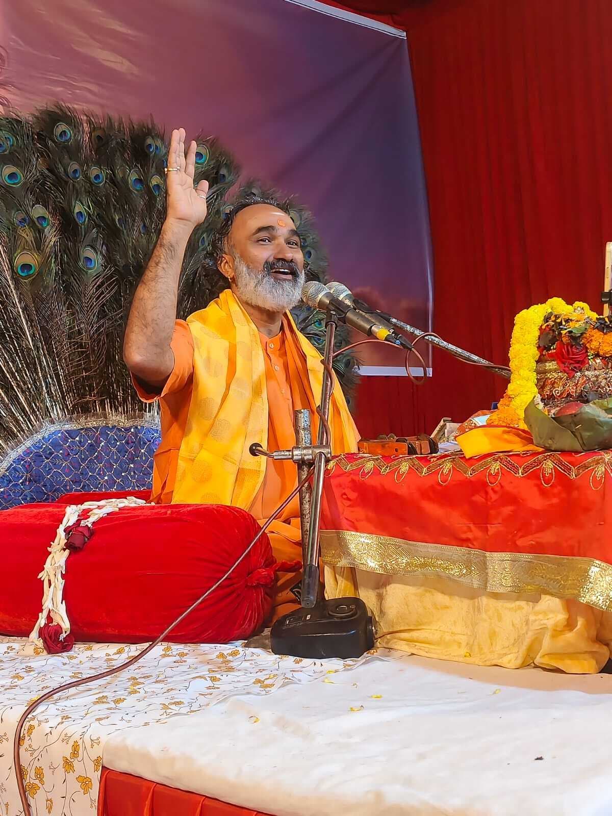 बच्चों की प्रतिभा पहचान कर उसे प्रोत्साहित करें : स्वामी दिव्यानंद गिरि