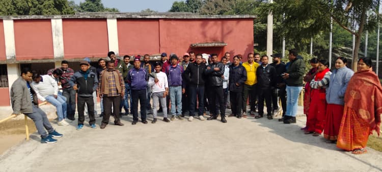 छठे दिन भी जारी रही आउटसोर्सिंग कर्मियों की हड़ताल