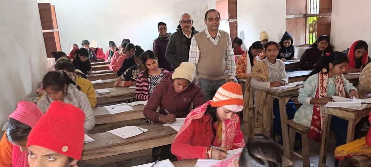 स्नातक प्रथम सेमेस्टर की परीक्षा का पर्यवेक्षक ने लिया जायजा