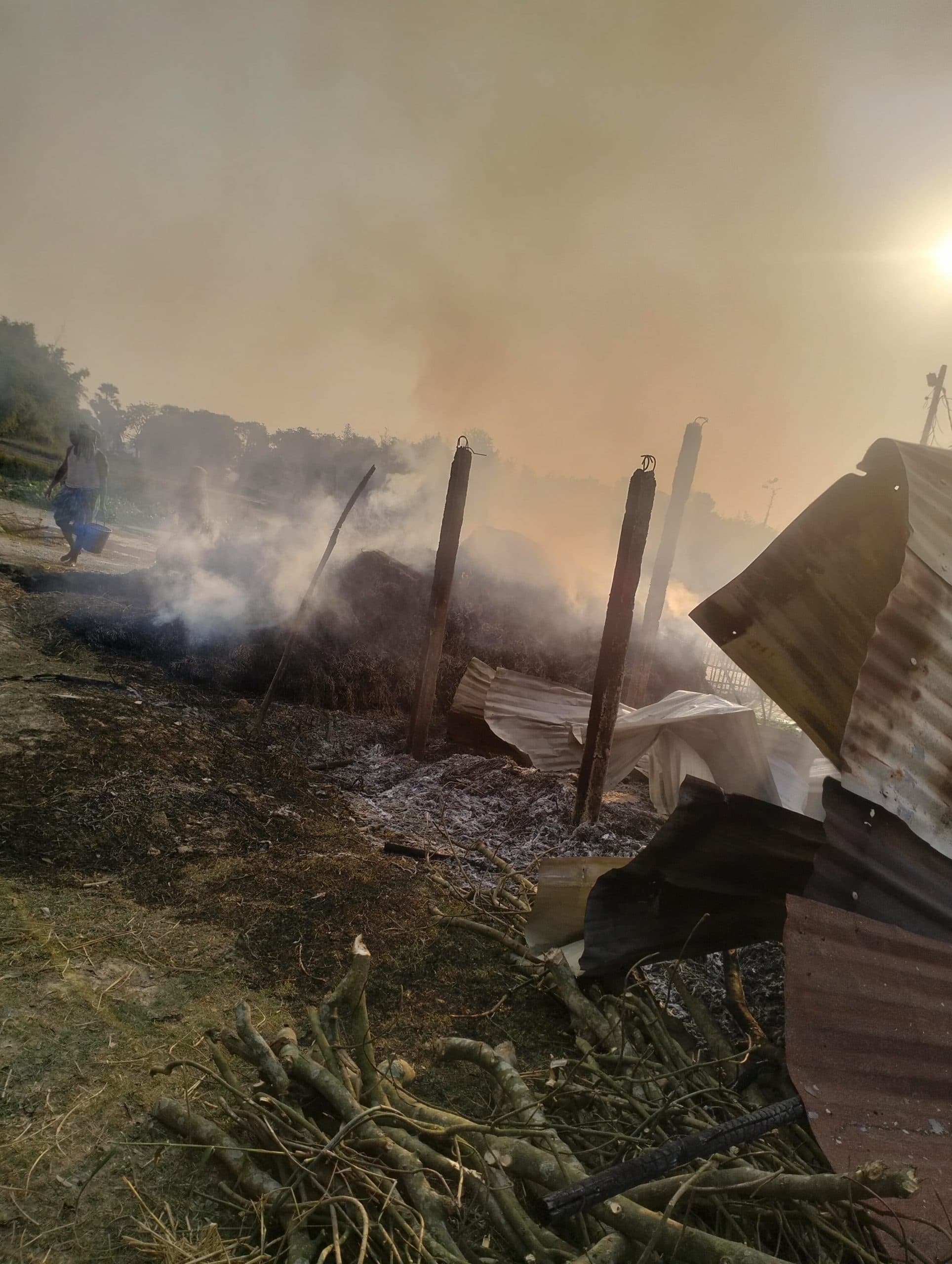 अचानक लगी आग में दो घर जलकर राख, लाखों की संपत्ति राख