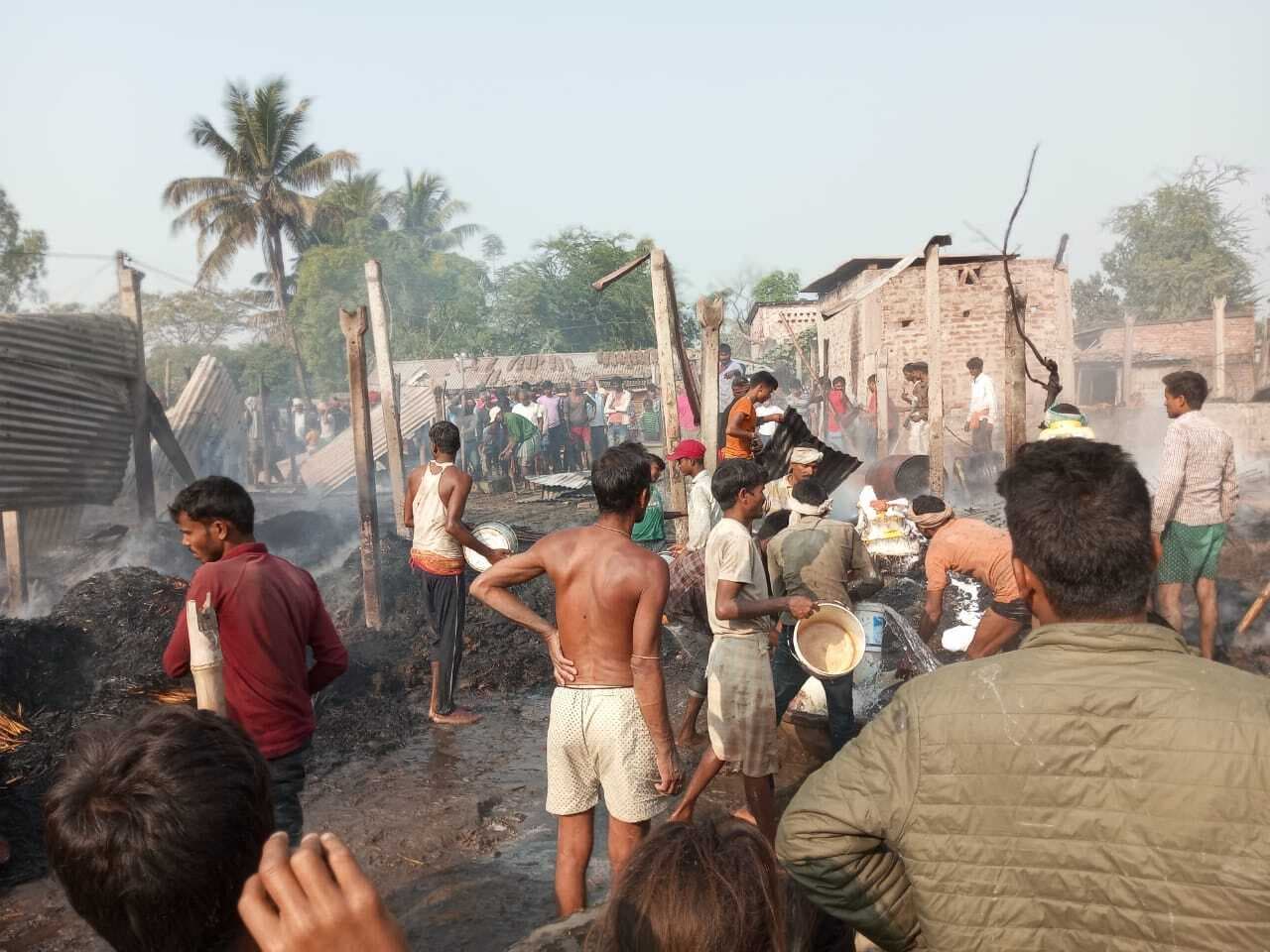 शॉर्ट सर्किट से लगी आग, 61 घर जले