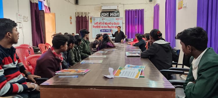 किशोर व किशोरियां को मिला प्रशिक्षण