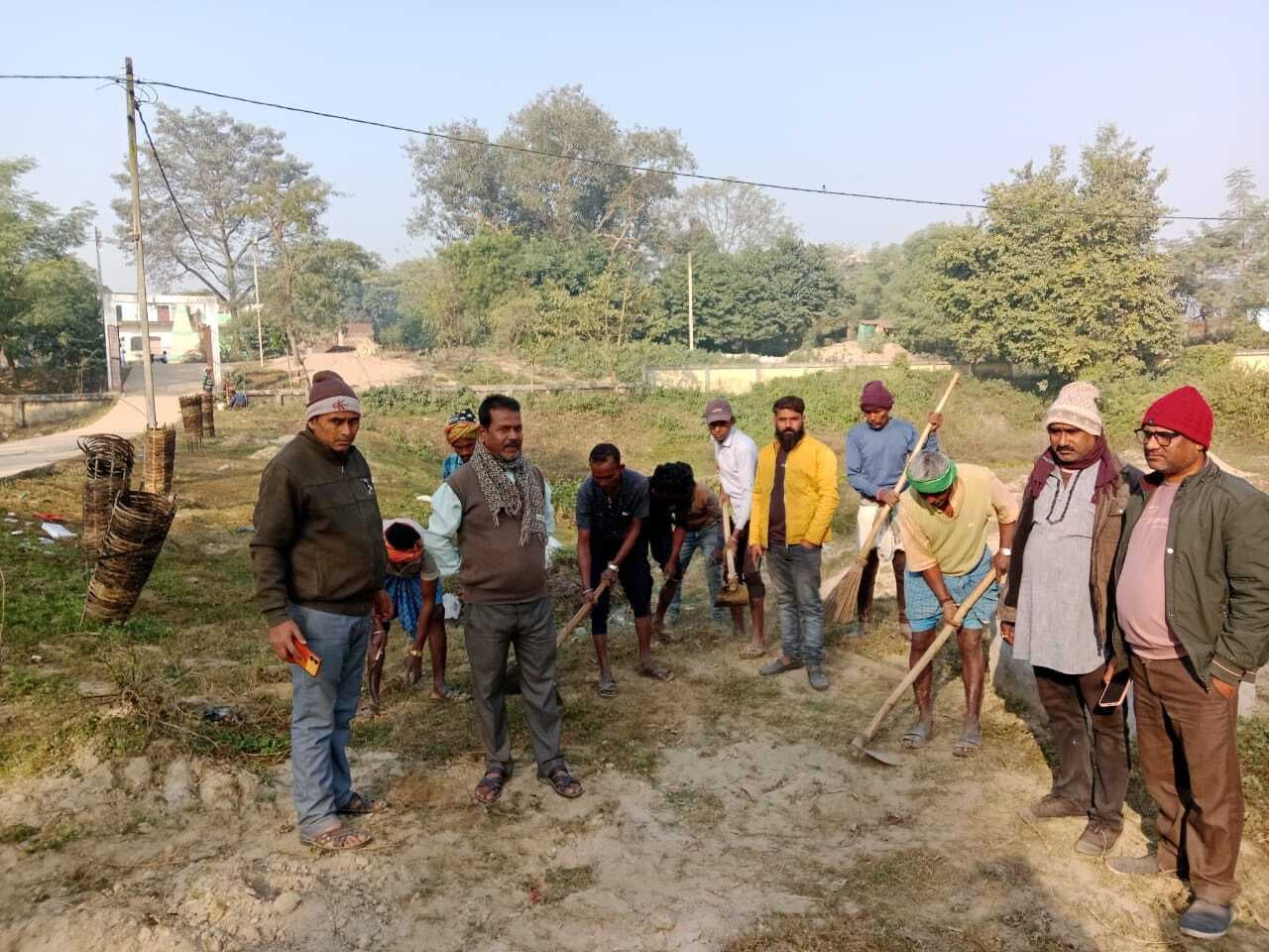 नपं की ओर से मुक्ति धाम परिसर की हुई सफाई