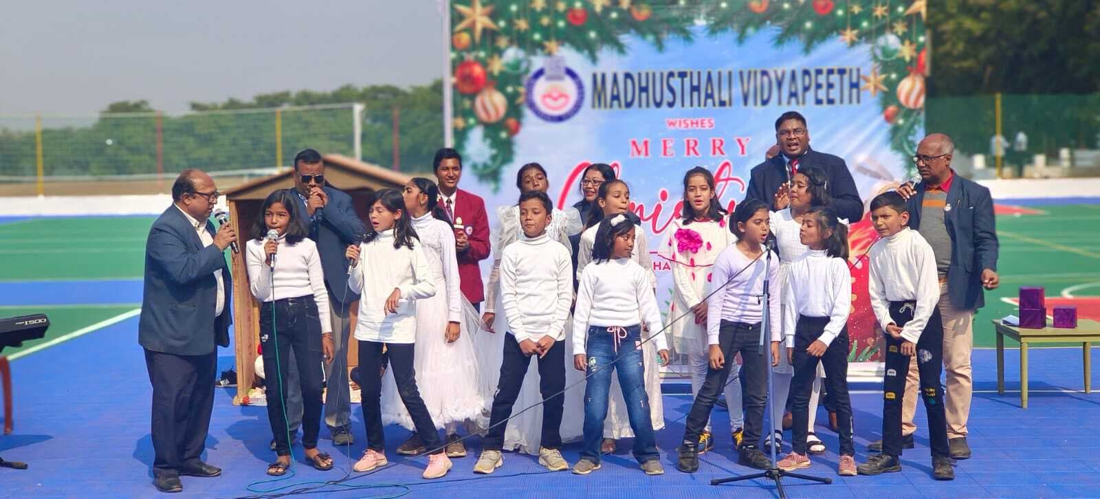 मधुस्थली विद्यापीठ में मना क्रिसमस