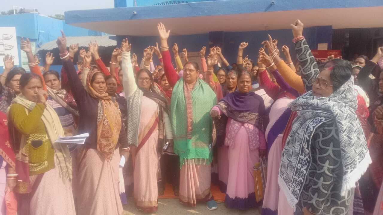 आशा व आशा फैसिलेटर संघ ने मांगों को लेकर दिया एकदिवसीय धरना