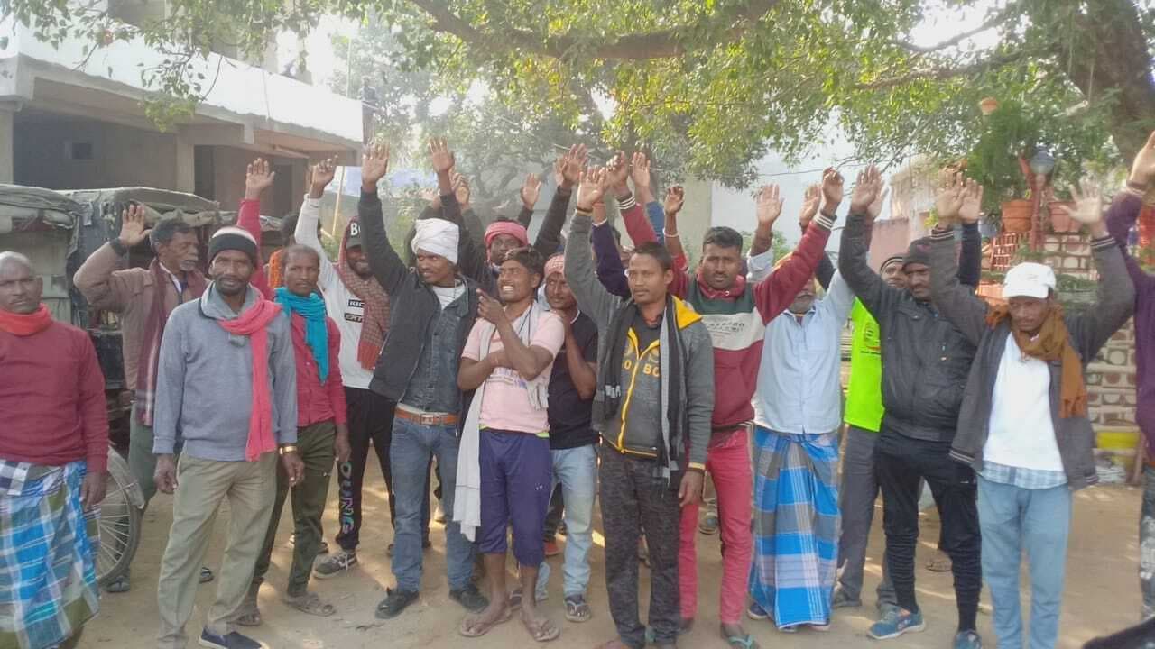 पीएफ राशि की भुगतान को लेकर नप के सफाई कर्मियों ने किया हड़ताल, शहर में फैला गंदगी