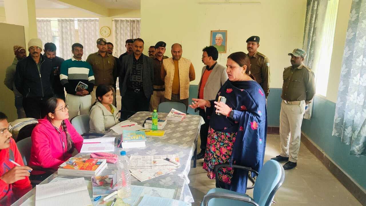 अफसर लोगों की समस्याओं का त्वरित करें समाधान : डीसी