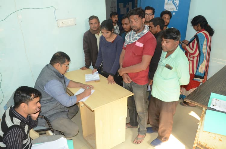 Deoghar News : कैंप में 239 लोगों की हुई दिव्यांगता की जांच