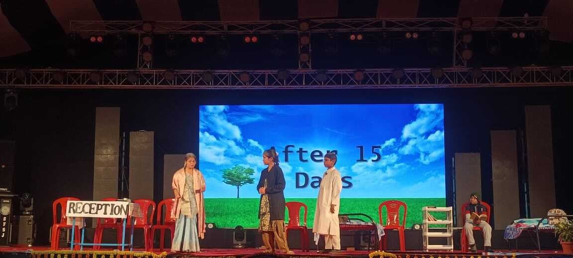 Deoghar news : पेरेंट्स नाइट में सांस्कृतिक प्रस्तुतियों के जरिये बच्चों ने मनमोहा, नाटक का मंचन कर माता-पिता की महत्ता बतायी