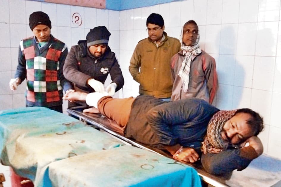 hajipur news. मोबाइल छिनतई का विरोध करने पर बाइक सवार अपराधियों ने युवक को मारी गोली, जख्मी