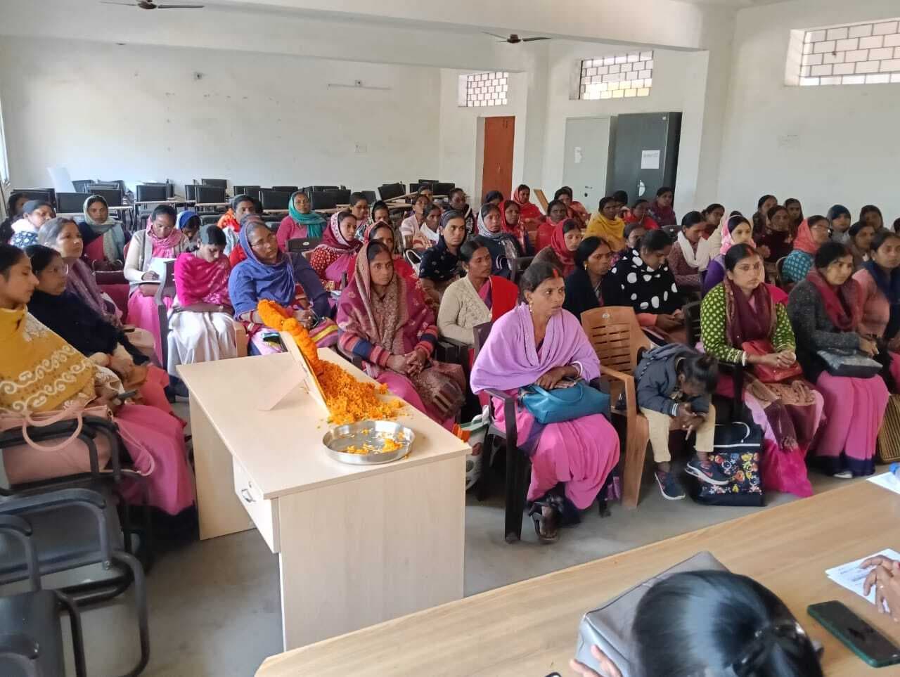 Giridih News :सेविका-सहायिका को सरकारी सेवक घोषित किया जाये : संघ