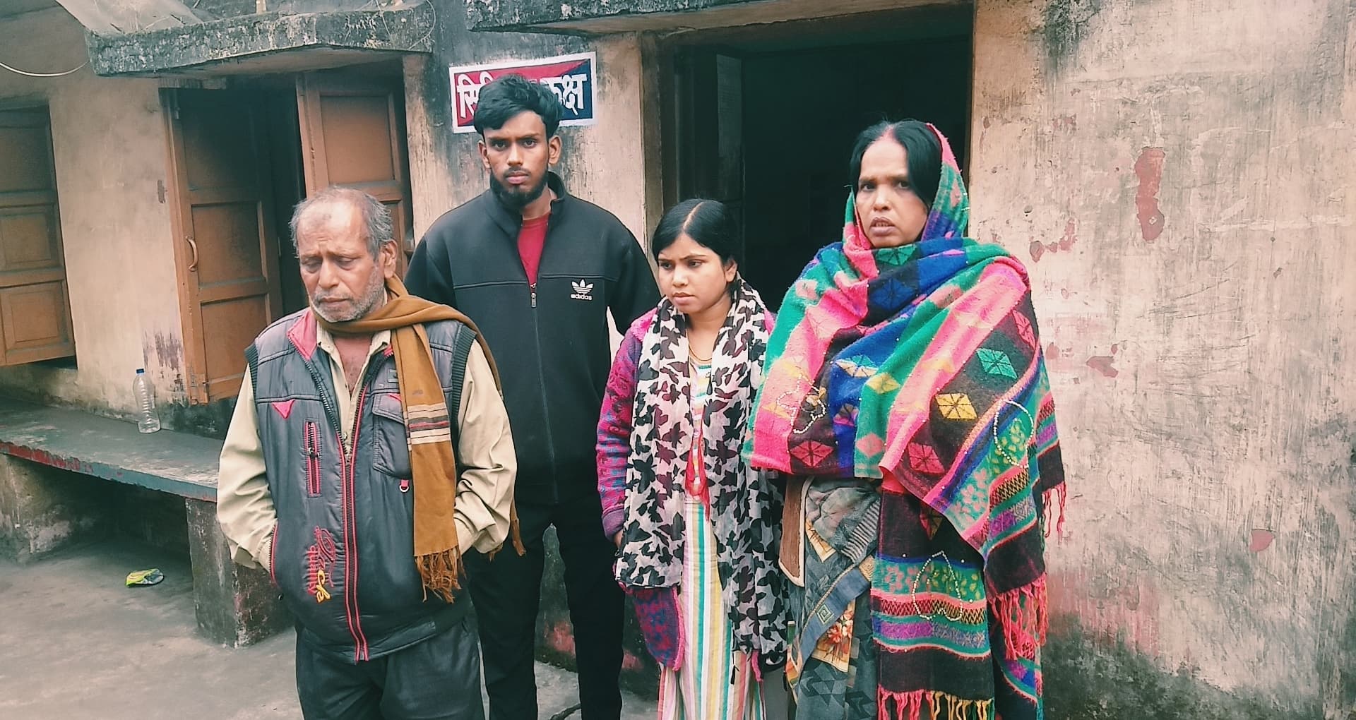 Bokaro News : दुकान में आग से 10-12 लाख के कपड़े जले, पड़ोसी पर आरोप