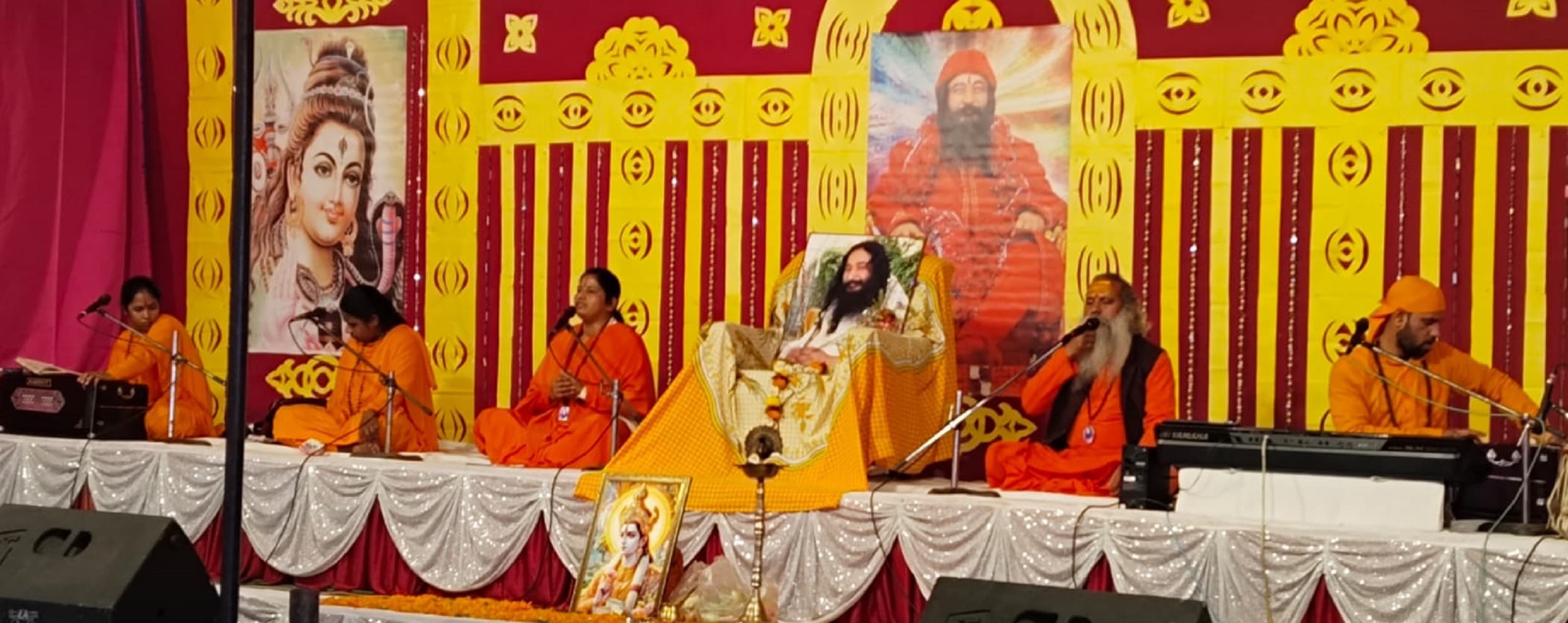 Bokaro News: भगवान के दर्शन के लिए दिव्य दृष्टि चाहिए : साध्वी अमृता भारती