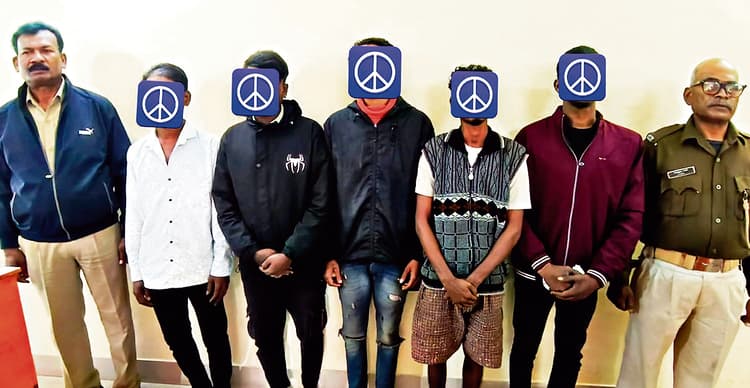 Rourkela News: पेट्रोल पंप पर डकैती की योजना बनाते पांच गिरफ्तार, हथियार बरामद