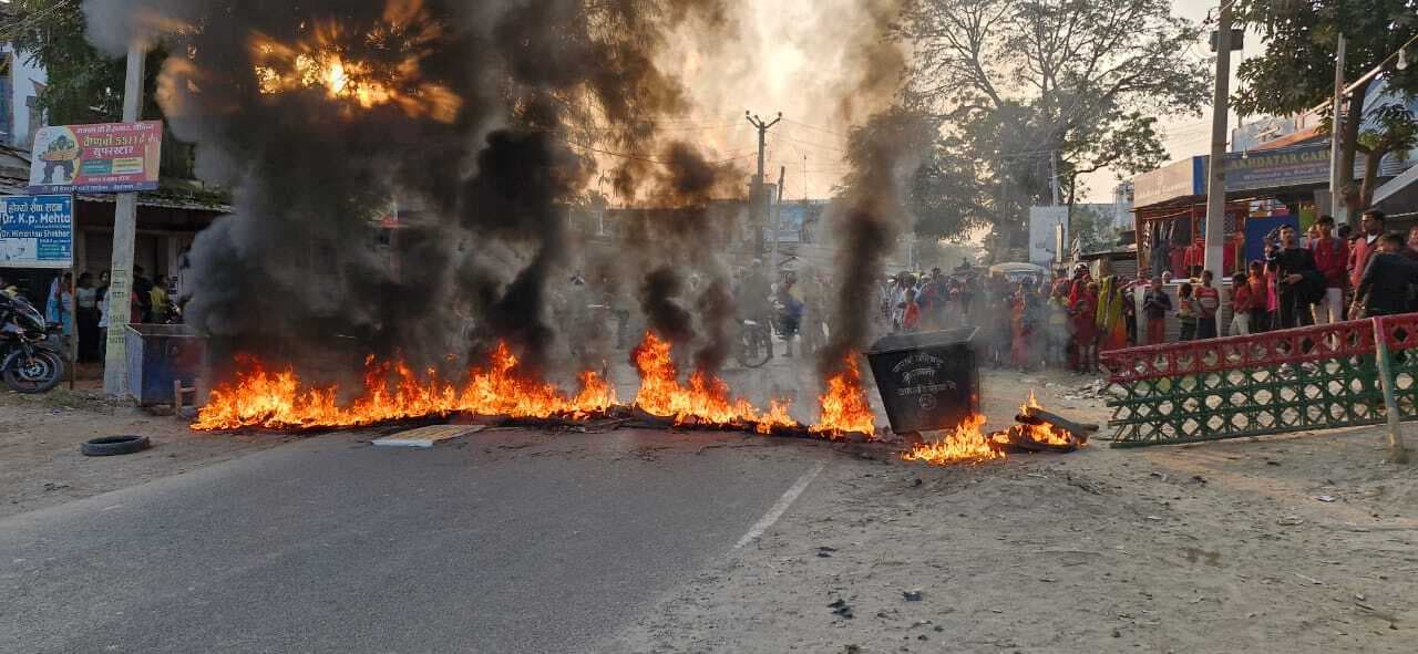 बथनाहा में निजी क्लिनिक में इलाज करा रहे मरीज की हुई मौत, हंगामा