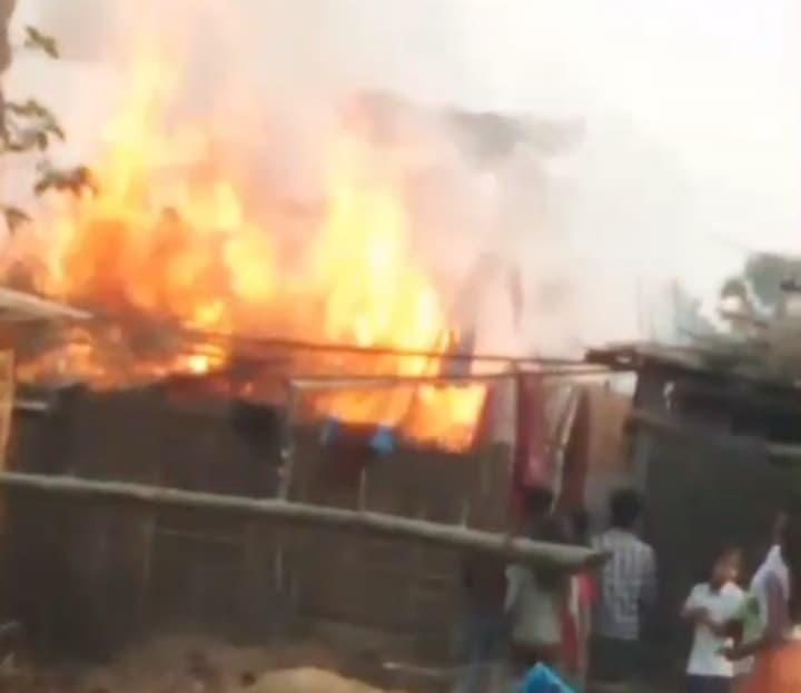 आग से दो घर जले, हजारों की क्षति