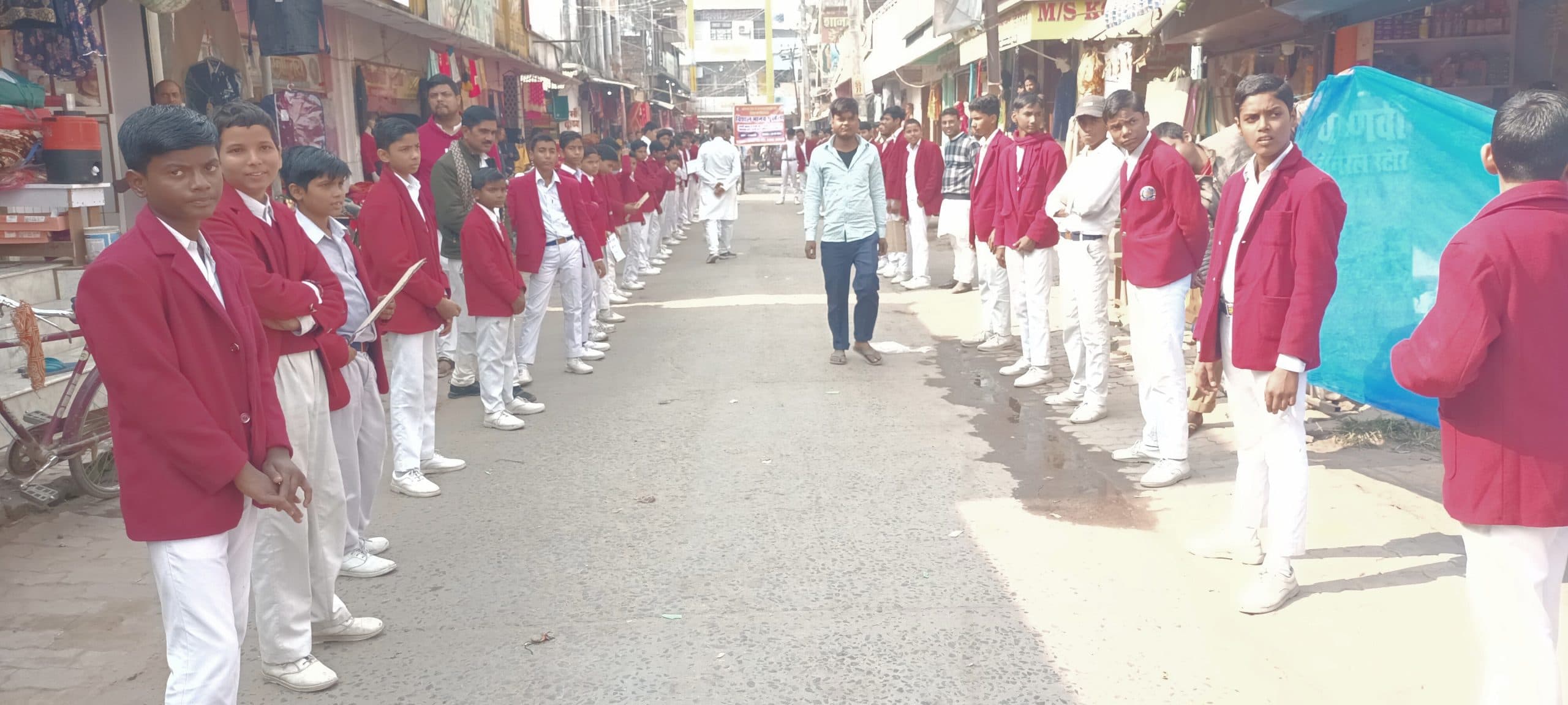 Punrnia news : बांग्लादेश में अल्पसंख्यक हिंदुओं पर अत्याचार के खिलाफ बनायी मानव शृंखला