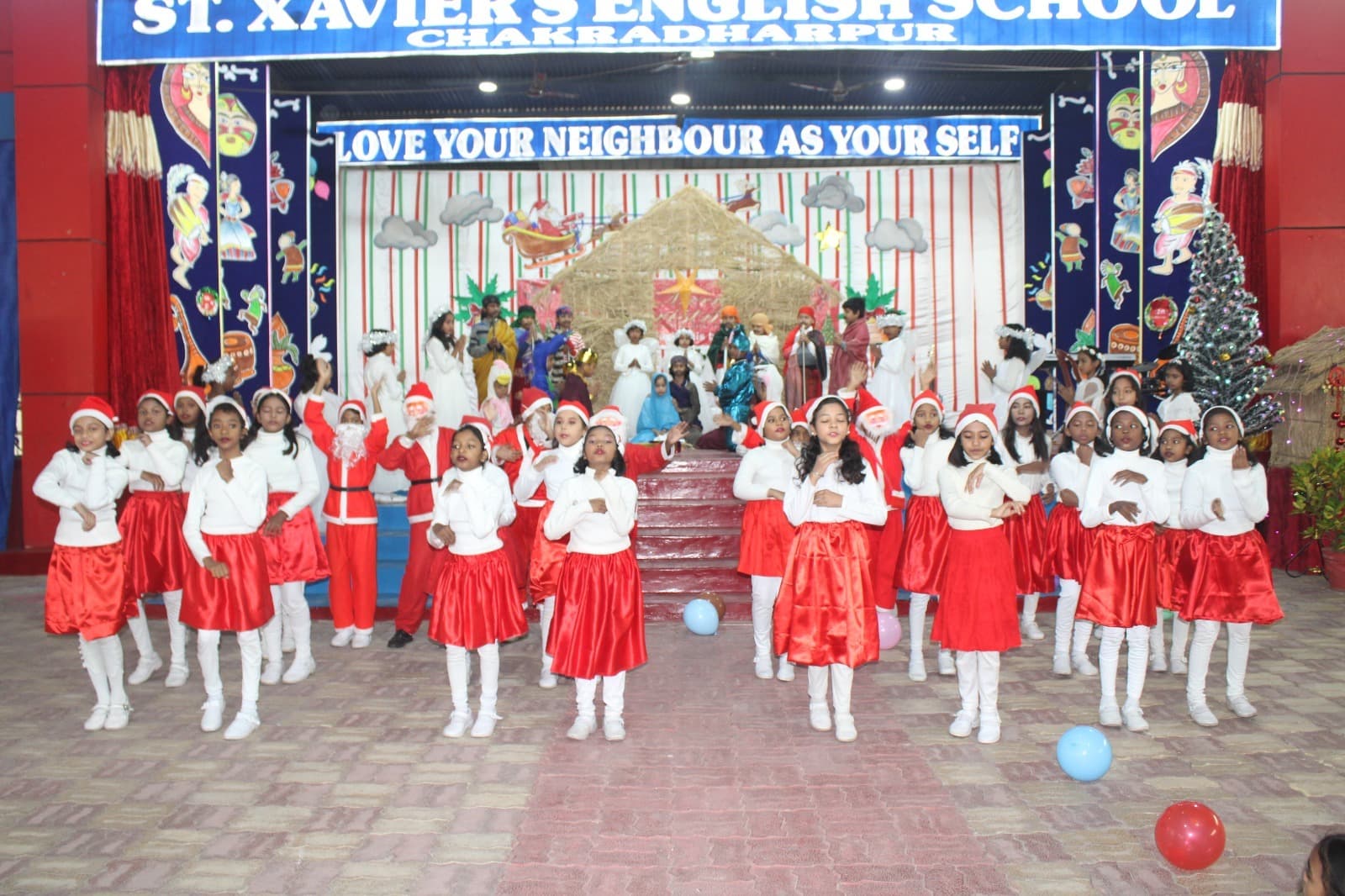 Chaibasa News : प्रेम, करुणा और सेवा का संदेश देता है प्रभु यीशु का जीवन :  फादर