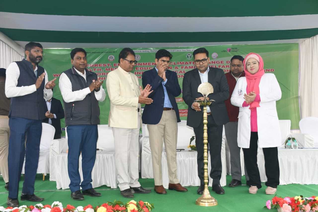 Chaibasa News : शिविर में 2043 मरीजों की स्वास्थ्य जांच