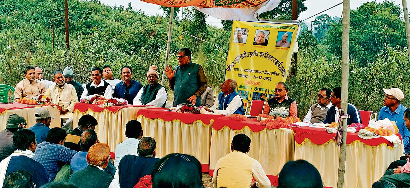 Saraikela Kharsawan new: राशन डीलरों ने कहा- वजन से कम मिलता है चावल, लाभुकों की नाराजगी झेलनी पड़ती है