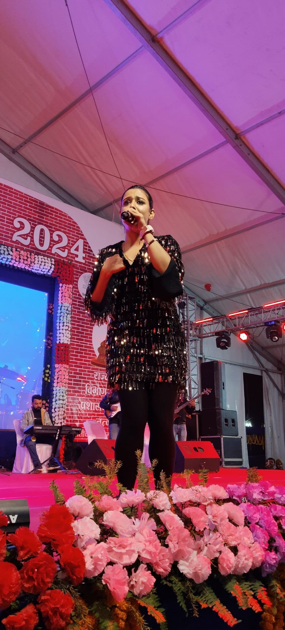 Bhagalpur news खायके पान बनारस वाला... पर झूम उठे दर्शक