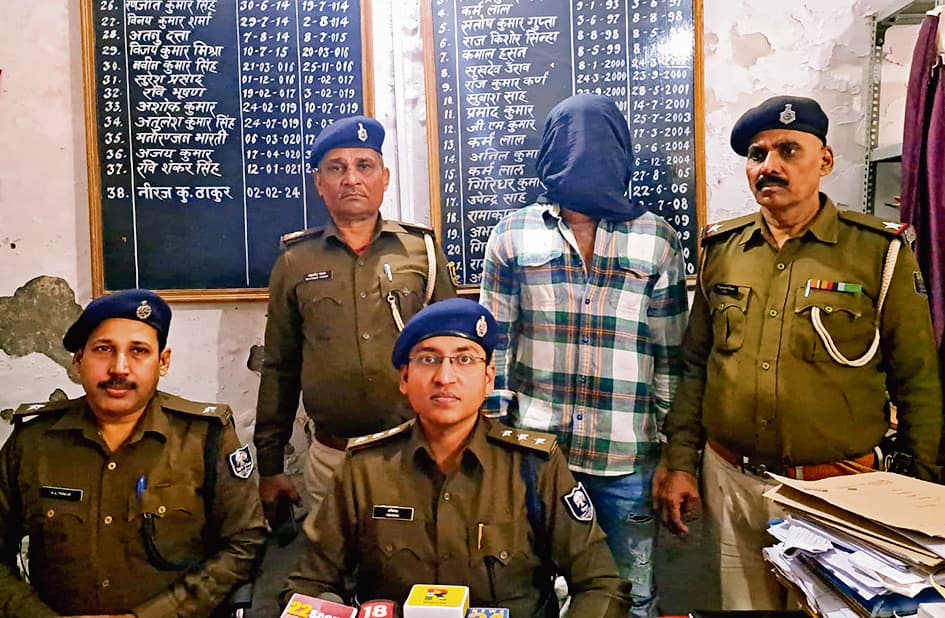 दुकानदार पर की ताबड़तोड़ फायरिंग