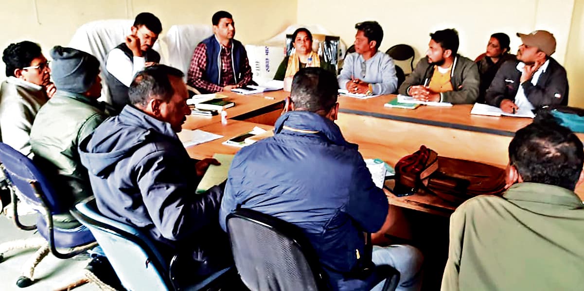 Saraikela Kharsawan news: नाडेफ व सोकपिट का निर्माण जल्द करें