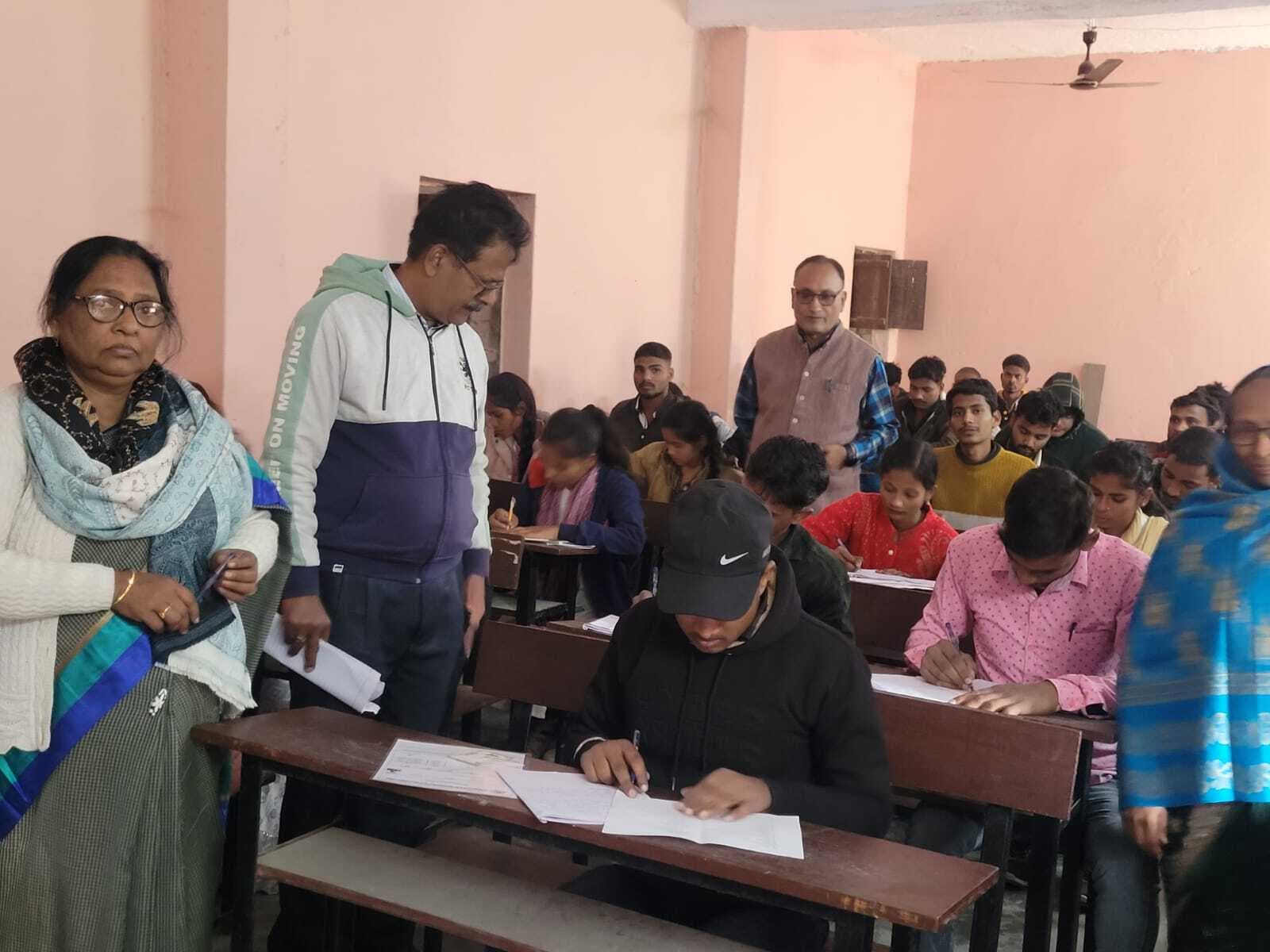 एसएनएस महिला महाविद्यालय में फस्ट सेमेस्टर की परीक्षा शुरू