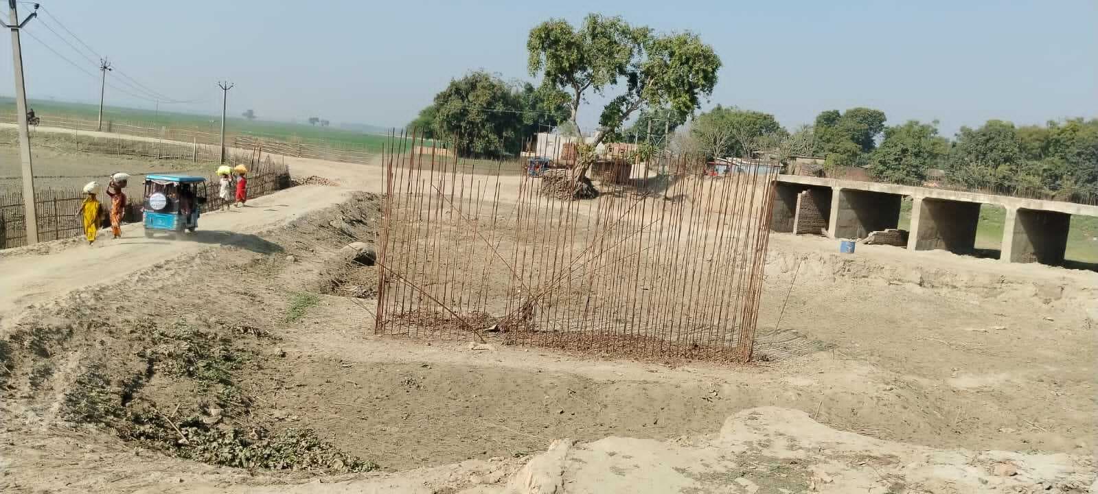 बाढ़ में रूका पुल का निर्माण कार्य अब तक नहीं हुआ शुरू