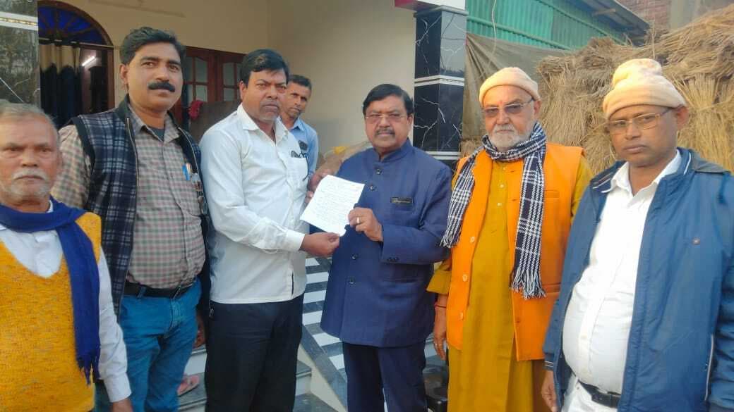 एमएलसी से सड़क व पुल निर्माण कराने की मांग