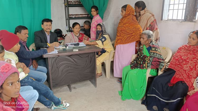 Gaya News : होमियोपैथिक चिकित्सा शिविर में 55 मरीजों का हुआ इलाज