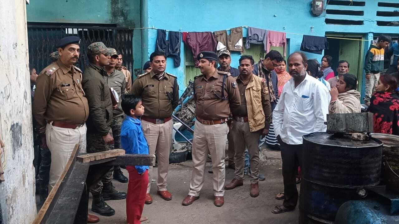 पति से विवाद पर पत्नी व मां की डांट पर बेटी ने की आत्महत्या